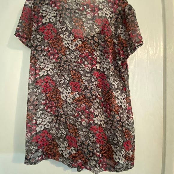 Maternity Sheer Blouse - Picture 5 of 5